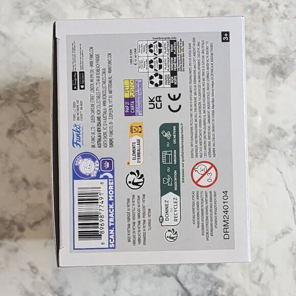 Funko Pop WWE Target Exclusive 150 Rikishi 151 The Hurricane with Protectors - Picture 13 of 13